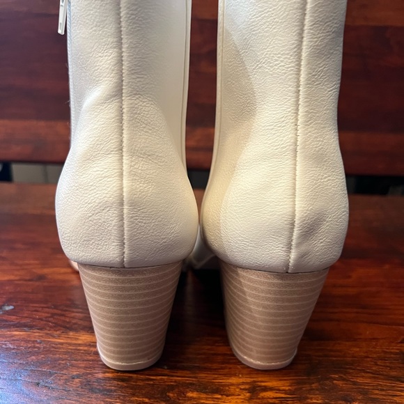 Brand new Lulu’s White and Blonde Pointed Toe Ankle Booties - Picture 4 of 7